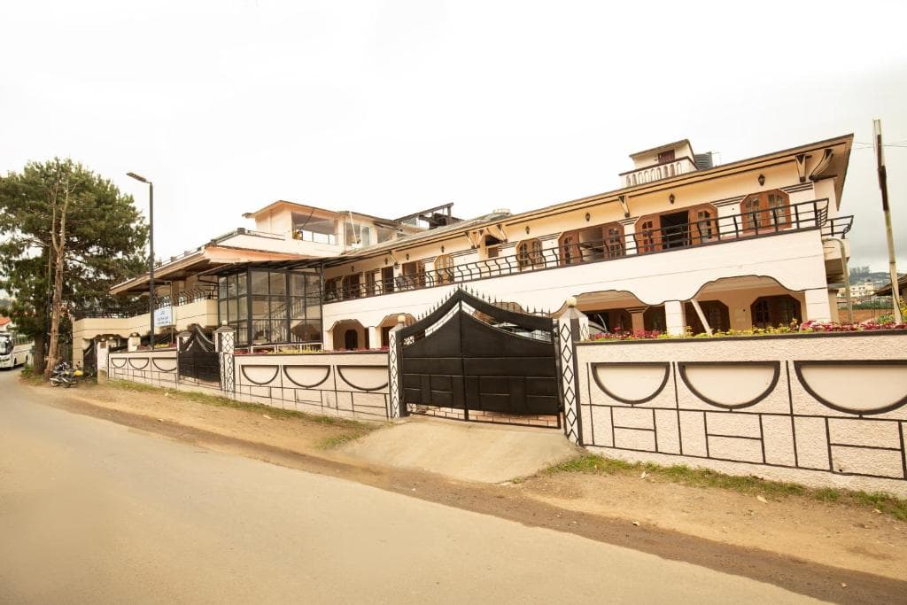 Lazo Silver Lake Ooty / or Similar